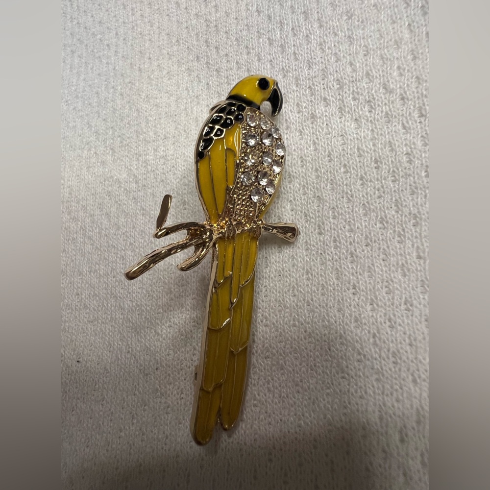 Charming Vintage Yellow Parrot Bird Brooch with Rhinestones EUC